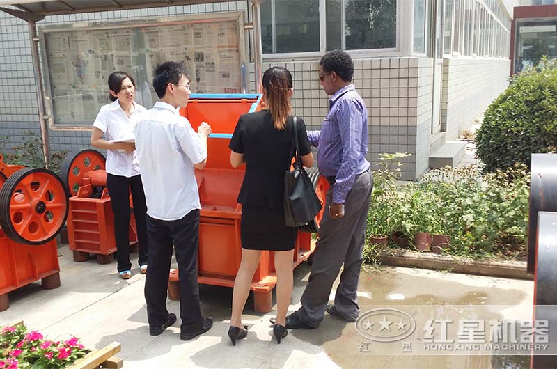國外用戶來廠考察小錘破