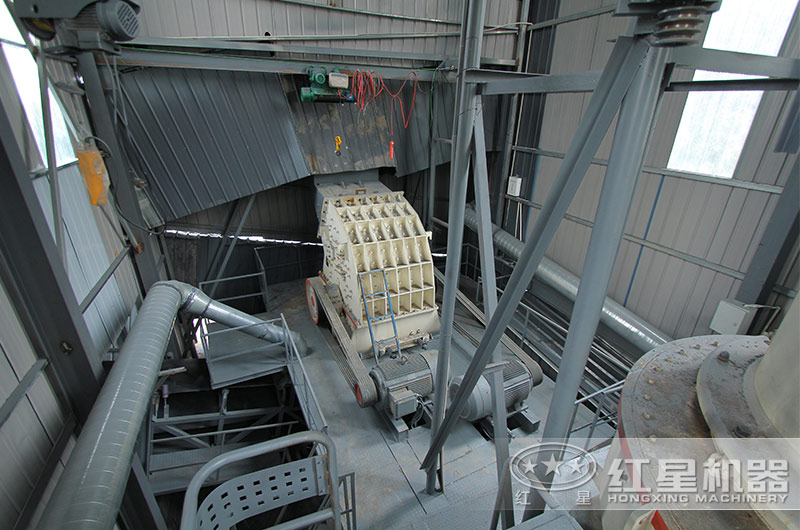錘破機室外施工現(xiàn)場