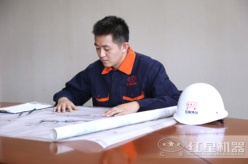 技術(shù)師在為用戶一對(duì)一設(shè)計(jì)方案中